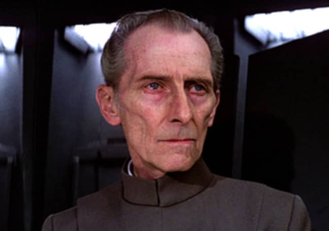 Seuls quelques membres du casting original de Star Wars sont encore en vie, des dizaines sont morts depuis le début de la franchise. 4 Peter Cushing est mort en 1994. Crédit : Lucasfilm