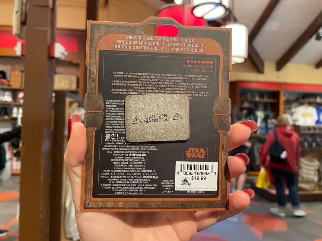 Le nouvel insigne de maréchal de la République de 'Star Wars' est maintenant disponible à Walt Disney World 5 badge de maréchal de la république de star wars 1397