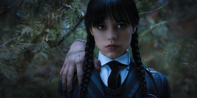 Jenna Ortega explique pourquoi mercredi Addams ne clignote pas dans l'émission Netflix 4 Jenna Ortega explique pourquoi elle ne cligne pas des yeux comme mercredi