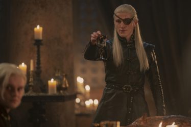Ewan Mitchell sur le fait de devenir Aemond Targaryen : "C'est un tout autre monstre" - 8