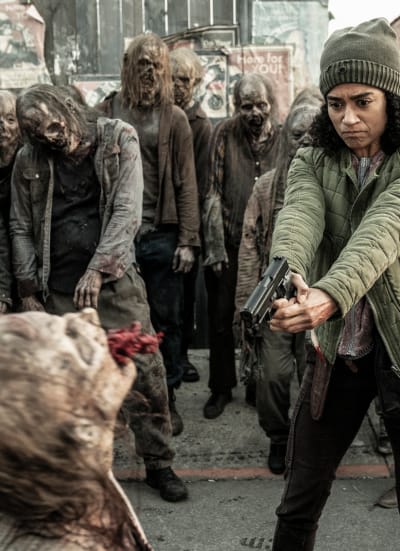 Les personnages secondaires de 2022 qui méritent leur propre émission 7 Connie Fighting Back - The Walking Dead Saison 11 Episode 24