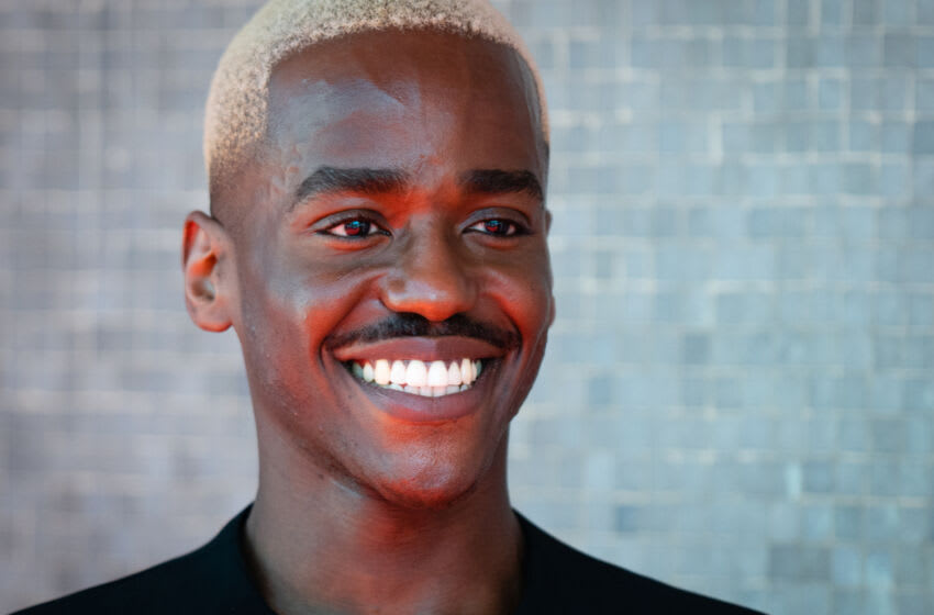 Découvrez les premières images de Ncuti Gatwa dans le rôle du quinzième docteur dans Doctor Who. 3 LONDRES, ANGLETERRE - 08 MAI : Ncuti Gatwa assiste aux Virgin Media British Academy Television Awards au Royal Festival Hall le 08 mai 2022 à Londres, Angleterre. (Photo par Samir Hussein/WireImage)