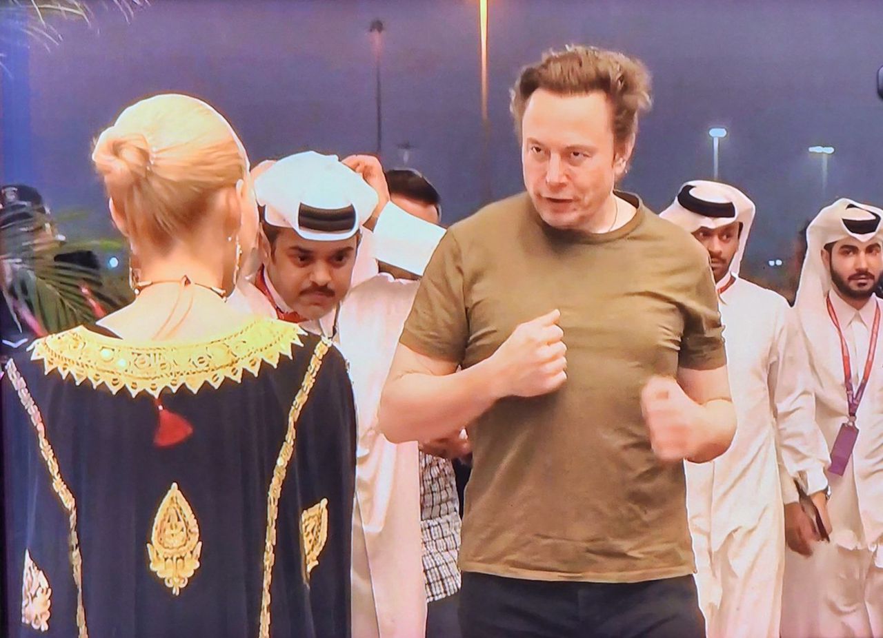 Le show d'Elon Musk lors de la finale France-Argentine (vidéo) 2 Le show d'Elon Musk lors de la finale France-Argentine (vidéo) - 1