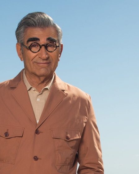 Eugene Levy revient à la télévision en tant qu'animateur de "The Reluctant Traveler". 89 Eugene Levy revient à la télévision en tant qu'animateur de "The Reluctant Traveler". - 88