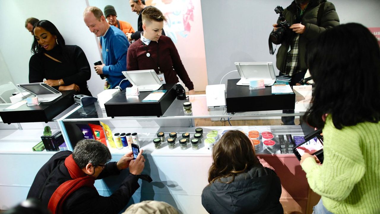 Ouverture du premier magasin de cannabis légal à New York 2 Ouverture du premier magasin de cannabis légal à New York - 1