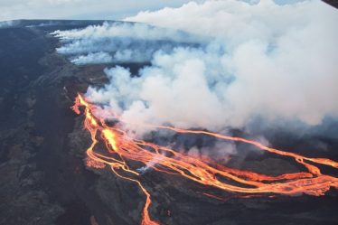 Des images impressionnantes de l'éruption du plus grand volcan actif du monde - 5