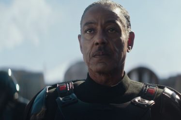 La star de The Mandalorian, Giancarlo Esposito, parle d'une saison 3 "hors normes". - 9