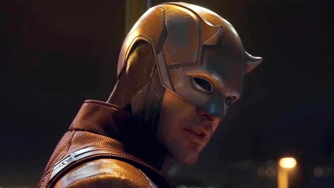 Le film Daredevil de Marvel : Born Again ne sera pas entièrement classé R 3 Un gros plan de Daredevil regardant par-dessus son épaule dans She-Hulk épisode 8 sur Disney Plus