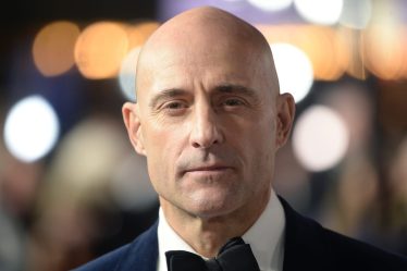 Mark Strong est l'empereur de l'univers flippant dans Dune : The Sisterhood - 7