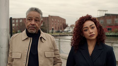 Kaléidoscope, Giancarlo Esposito, Tati Gabrielle kaleidoscope de gauche à droite giancarlo esposito dans le rôle de leo pap, tati gabrielle dans le rôle de hannah kim dans l'épisode