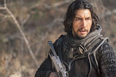 Regardez Adam Driver tirer sur des dinosaures dans la bande-annonce de "65". - 5