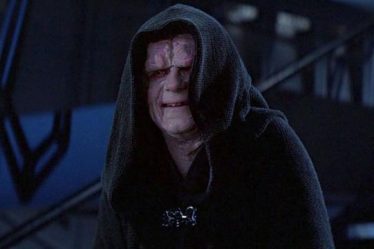 STAR WARS : RETOUR DU JEDI révèle à quoi ressemblait l'empereur Palpatine sans sa capuche. - 7