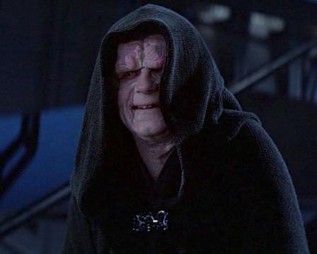 STAR WARS : RETOUR DU JEDI révèle à quoi ressemblait l'empereur Palpatine sans sa capuche. 146 STAR WARS : RETOUR DU JEDI révèle à quoi ressemblait l'empereur Palpatine sans sa capuche. - 145