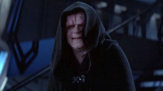 STAR WARS : RETOUR DU JEDI révèle à quoi ressemblait l'empereur Palpatine sans sa capuche. 2 STAR WARS : RETOUR DU JEDI révèle à quoi ressemblait l'empereur Palpatine sans sa capuche. - 1