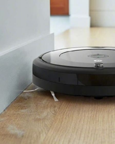 Le robot aspirateur la prend en photo dans les toilettes... La photo est tombée sur Facebook ! 75 Le robot aspirateur la prend en photo dans les toilettes... La photo est tombée sur Facebook ! - 74