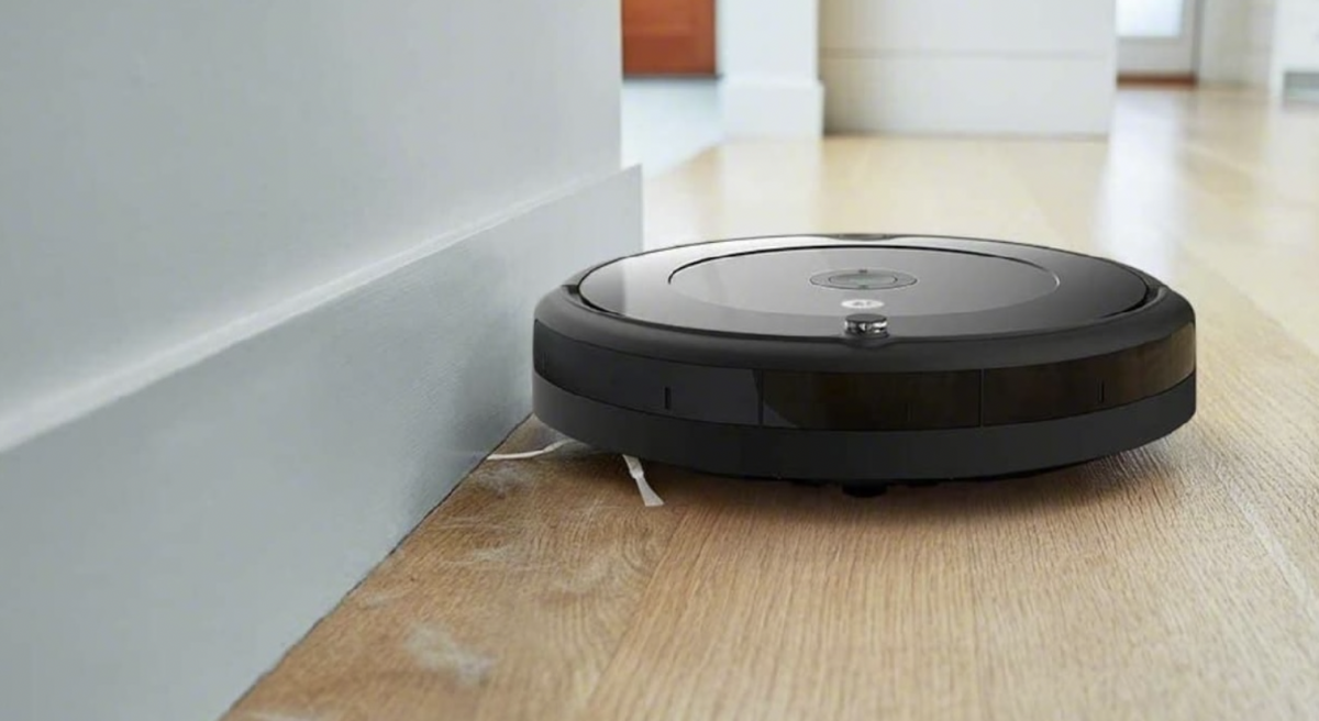 Le robot aspirateur la prend en photo dans les toilettes... La photo est tombée sur Facebook ! 2 Le robot aspirateur la prend en photo dans les toilettes... La photo est tombée sur Facebook ! - 1
