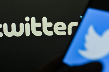 l'un des responsables des politiques publiques quitte l'entreprise après plusieurs licenciements - 12