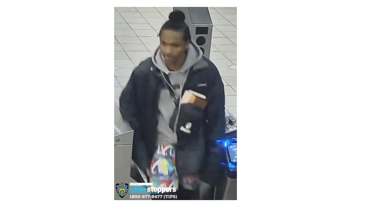 Un sans-abri poignardé à la station W. 72nd/Broadway ; " non provoqué ", selon la police. 4 Un sans-abri poignardé à la station W. 72nd/Broadway ; " non provoqué ", selon la police. - 3