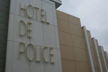 Une femme soupçonnée d'avoir offert de la drogue à des policiers en civil - 10