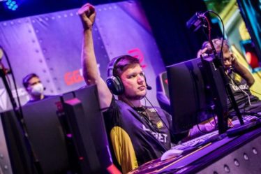 S1mple et ZywOo mettent la rivalité de côté lors d'un événement de collecte de fonds pour l'association caritative de Volodymyr Zelenskyy - 5