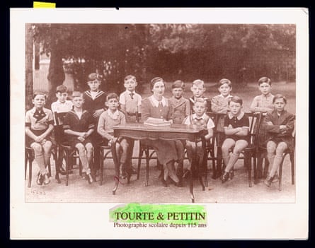 « Chaque jour, j'apprends » : l'identité franco-africaine en France – reportage photo | France 10 An archive image from Coumba Doucouré’s school photo album.