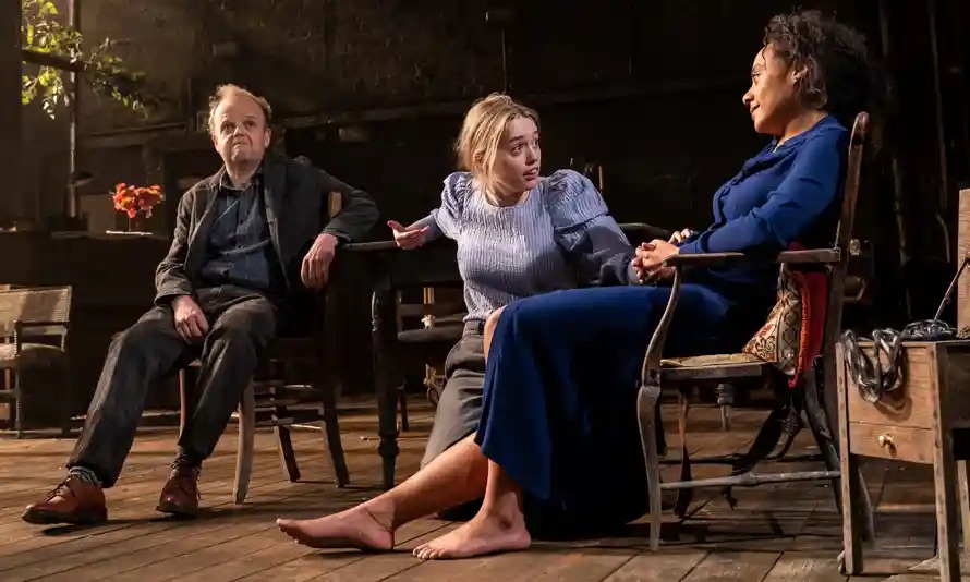 'Sex EducationLa star Aimee Lou Wood excelle dans la vie dans le film " Living " - Q&R 11 'Sex EducationLa star Aimee Lou Wood excelle dans la vie dans le film " Living " - Q&R - 10