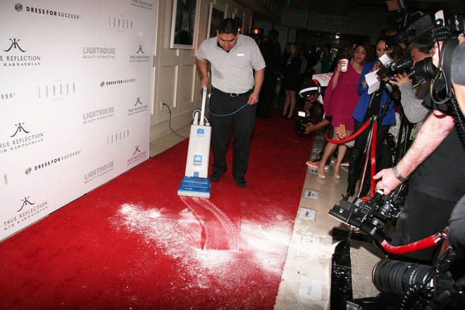 Kim Kardashian aurait mis en scène une bombe à farine sur le tapis rouge 4 Kim Kardashian