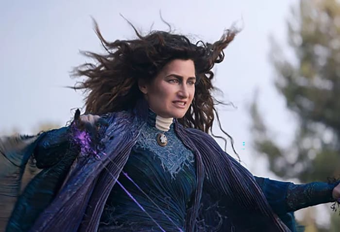 Agatha : Coven of Chaos Cast, Plot Details - Marvel Agatha Harkness Powers 26 Kathryn Hahn dans le rôle d'Agnes/Agatha Harkness dans "WandaVision," un rôle qu'elle reprend dans la série spinoff "Agatha : Coven of Chaos" de Marvel Studios sur Disney+
