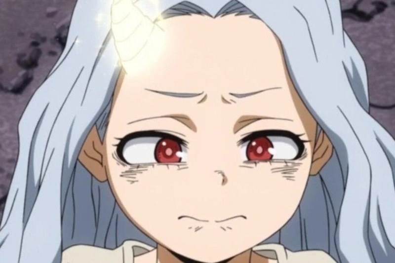 Top 15 des belles filles animées aux cheveux blancs et aux yeux rouges (2023) 11 Différent