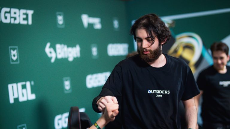 Jame explique pourquoi Outsiders a mis sur le banc un joueur CS:GO vainqueur majeur 2 Jame explique pourquoi Outsiders a mis sur le banc un joueur CS:GO vainqueur majeur - 1
