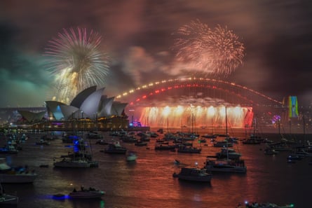 Célébrations du Nouvel An : feux d'artifice et festivités dans les incertitudes mondiales | Nouvelles du monde 1 Feux d'artifice sur l'Opéra de Sydney et le Harbour Bridge.