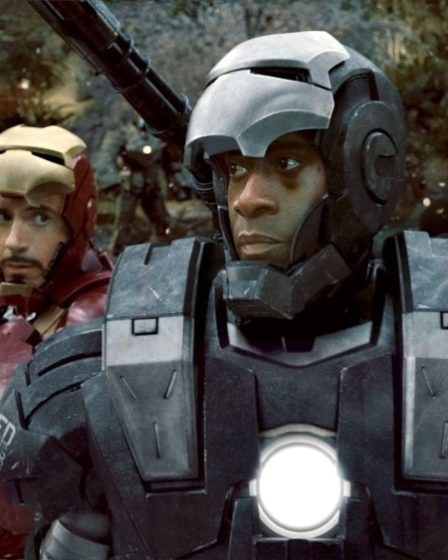 Don Cheadle n'a eu que deux heures pour décider s'il voulait rejoindre Marvel et signer un contrat de six films : " J'étais à la fête d'anniversaire de mon enfant ". 2 Don Cheadle n'a eu que deux heures pour décider s'il voulait rejoindre Marvel et signer un contrat de six films : " J'étais à la fête d'anniversaire de mon enfant ". - 1