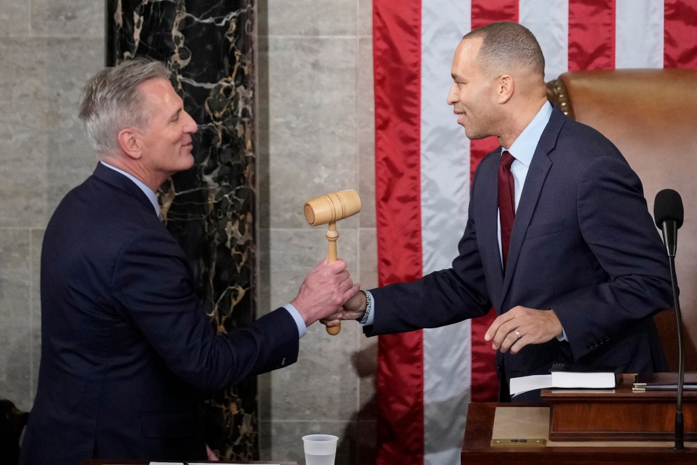 Elon Musk rencontre Kevin McCarthy et Hakeem Jeffries au Capitol 2 Elon Musk rencontre Kevin McCarthy et Hakeem Jeffries au Capitol - 1