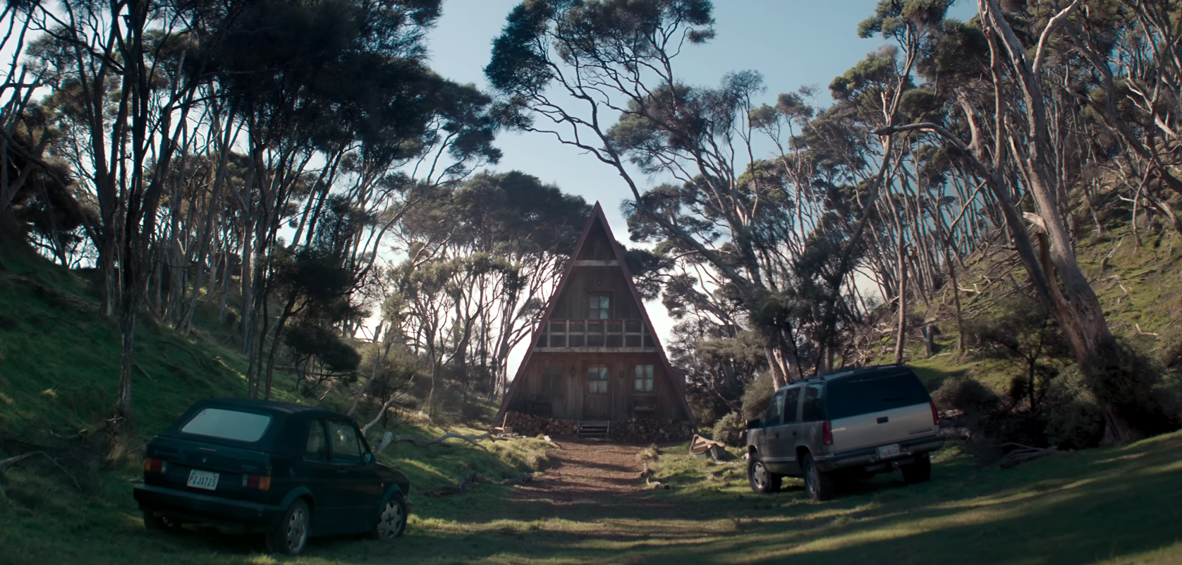 Evil Dead Rise " - Lee Cronin explique comment l'appartement est la cabane dans le nouveau film " Evil Dead ". 4 Evil Dead Rise " - Lee Cronin explique comment l'appartement est la cabane dans le nouveau film " Evil Dead ". - 3