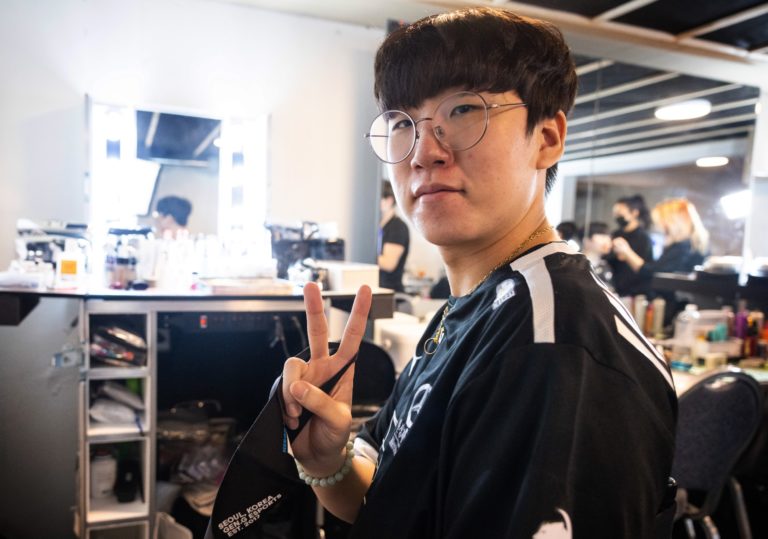 Ruler décroche un pentakill flashy dans le premier match LPL en carrière avec JDG 2 Ruler décroche un pentakill flashy dans le premier match LPL en carrière avec JDG - 1