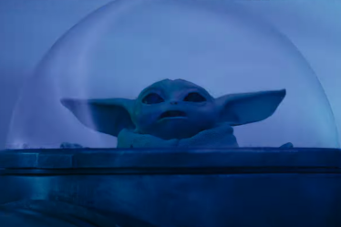 Grogu s'assied dans le siège du conducteur dans la saison 3 de The Mandalorian - 7