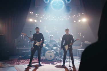 Le LEC ramène le fard à paupières noir et le punk rock avec le nouveau clip "Heartbreaker" - 5