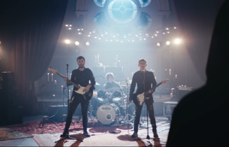 Le LEC ramène le fard à paupières noir et le punk rock avec le nouveau clip "Heartbreaker" 74 Le LEC ramène le fard à paupières noir et le punk rock avec le nouveau clip "Heartbreaker" - 73