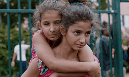 « J'ai cédé quand j'ai vu sa dépouille » – le biopic sur « la première femme kamikaze d'Europe » | Film 3 Fermière pour séparer les familles d'accueil… Ilonna et Lorenza Grimaudo en tant que sœurs dans You Resemble Me.