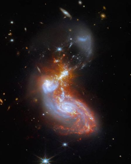Le télescope spatial James Webb capture une collision cosmique chaotique - 17