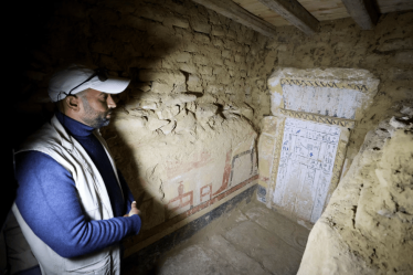 La plus ancienne momie égyptienne de 4 300 ans découverte à ce jour enveloppée d'or - 4