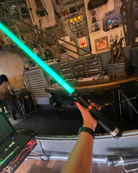 La poignée du sabre laser de l'héritage de Qui-Gon Jinn arrive aux Disney's Hollywood Studios - WDW News Today - 14