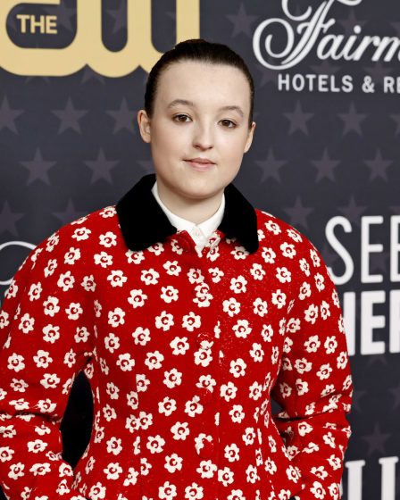 La star de The Last of Us, Bella Ramsey, répond aux trolls qui attaquent son rôle d'Ellie. 25 La star de The Last of Us, Bella Ramsey, répond aux trolls qui attaquent son rôle d'Ellie. - 24