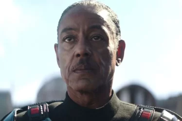 La star de "The Mandalorian" promet "une bonne dose de Moff Gideon" dans la saison 3. - 9