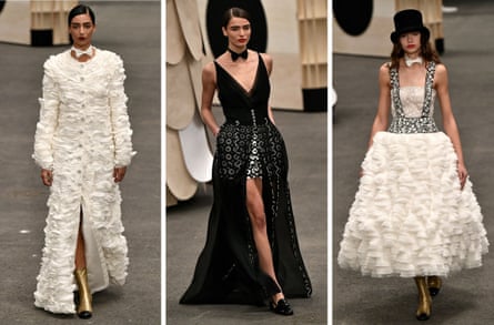 Le défilé élégant de Chanel est l'œil silencieux d'une tempête sur Twitter à la Fashion Week de Paris | semaine de la mode parisienne 1 La collection haute couture printemps-été 2023-2024 de Chanel à la fashion week de Paris ce mardi.
