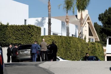 Les autorités identifient 3 personnes tuées lors d'une fusillade dans une maison à Los Angeles - 10