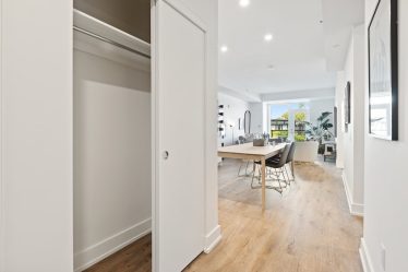 Le couloir n'a pas à être ennuyeux ! Choisissez des meubles élégants et de haute qualité - 8