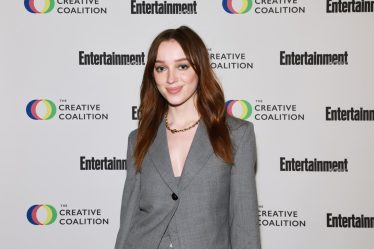 Mise à jour du casting de la saison 3 de Bridgerton : Phoebe Dynevor n'apparaîtra pas dans le rôle de Daphne Bridgerton. - 9