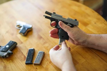 Poussée par un arrêt historique de la Cour suprême, San Francisco approuve un rare permis de port d'arme dissimulé - 10