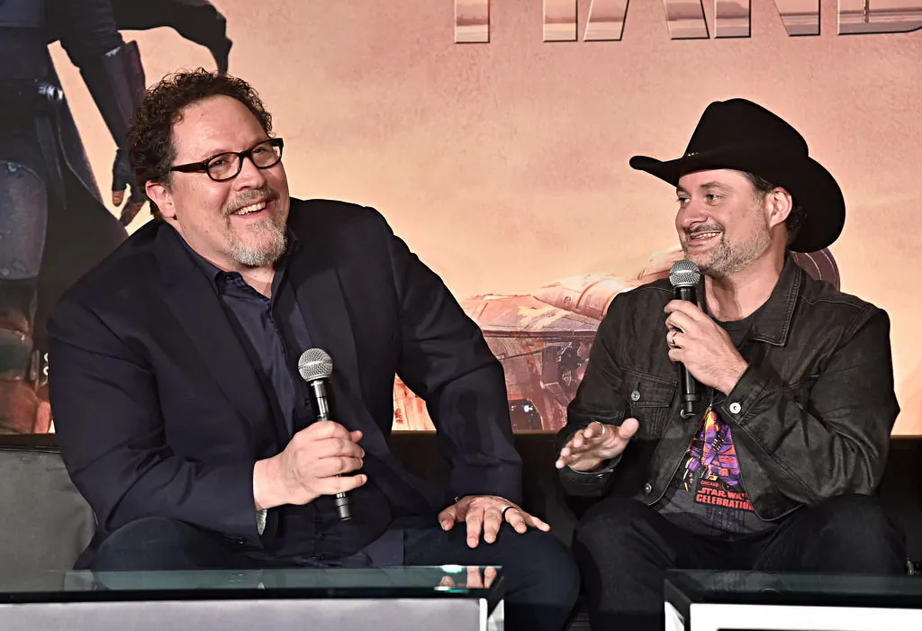 Une nouvelle série Star Wars passionnante serait en cours de développement par Dave Filoni et Jon Favreau - The Illuminerdi 5 Jon Favreau et Dave Filoni rient